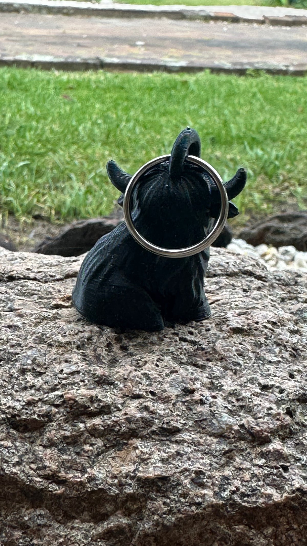 Black 3D printed highland cow keychain