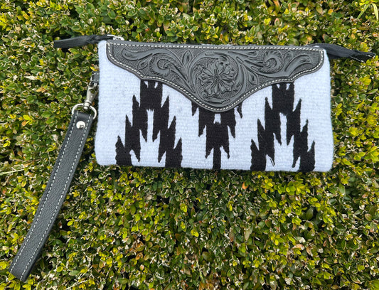Saddle cloth clutch