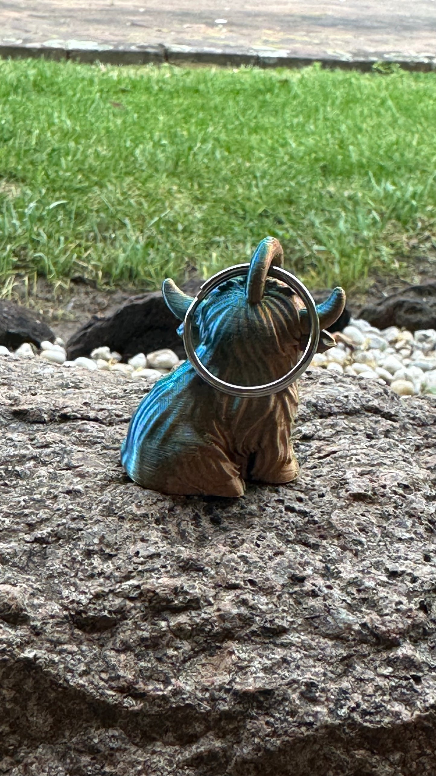 Colour shift 3D printed highland cow keychain
