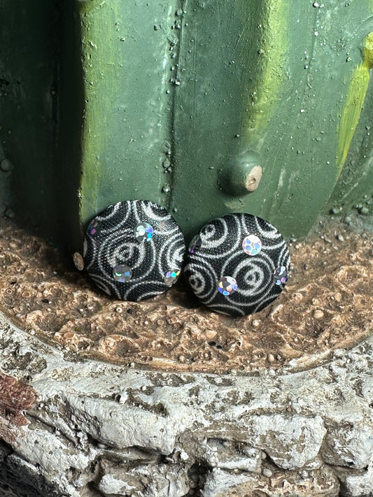 Small button studs